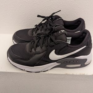 Women’s Nike Air Max Shoes Size 8.5